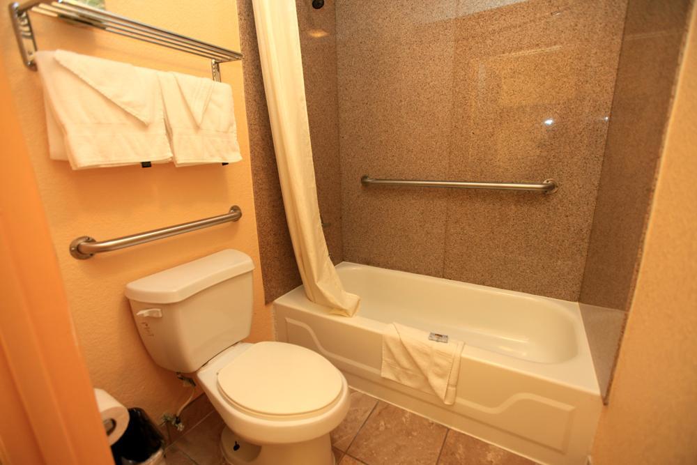 Palace Inn Rosenberg Room photo